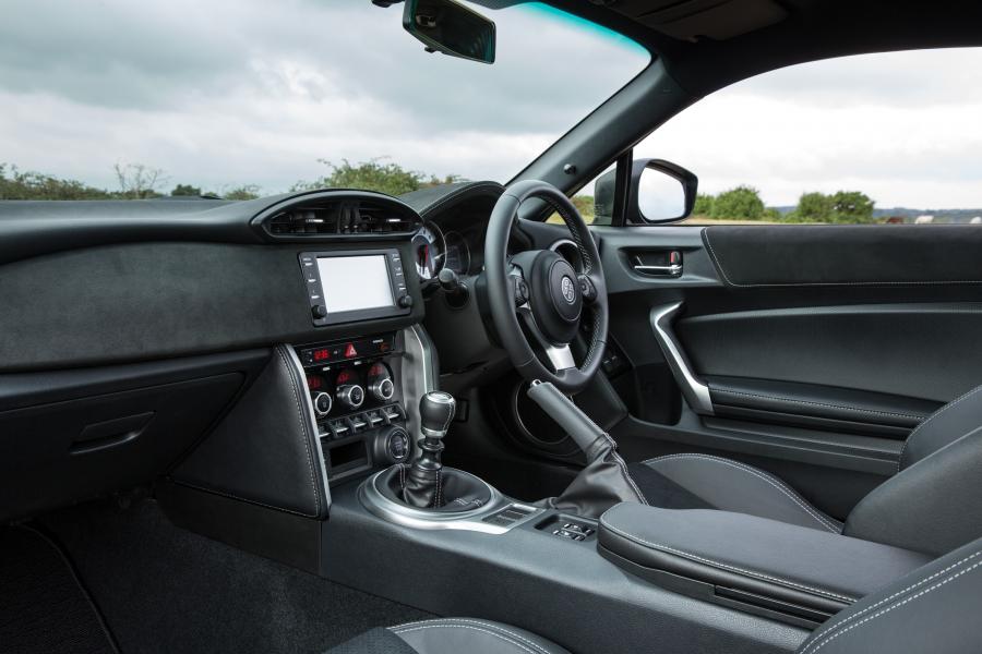 Интерьер Toyota GT 86 2016 года  (UK) (фото 30 из 31)